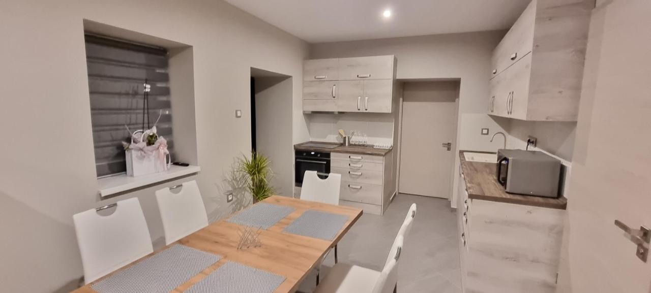 Hos-Cegledi Vendeghaz Miskolc -Oenallo Otthon, Mely Csak Az Oenoeke Экстерьер фото