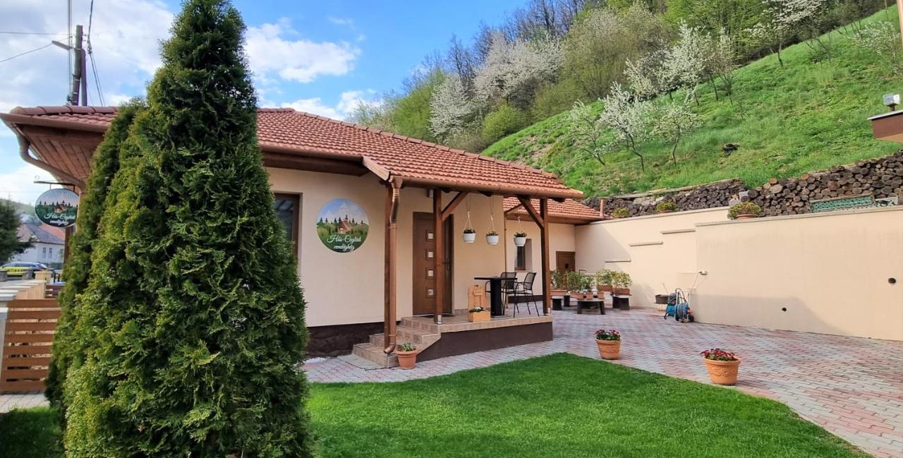 Hos-Cegledi Vendeghaz Miskolc -Oenallo Otthon, Mely Csak Az Oenoeke Экстерьер фото